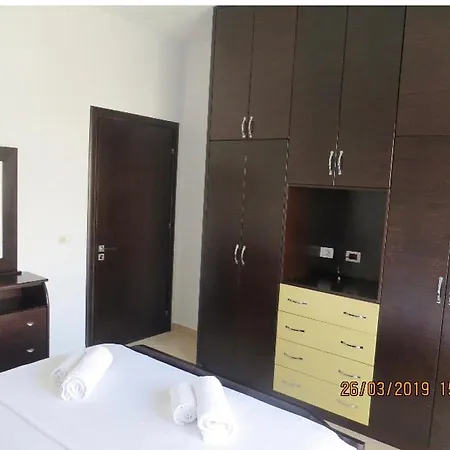 アパート Besnike Hoxha Apartments