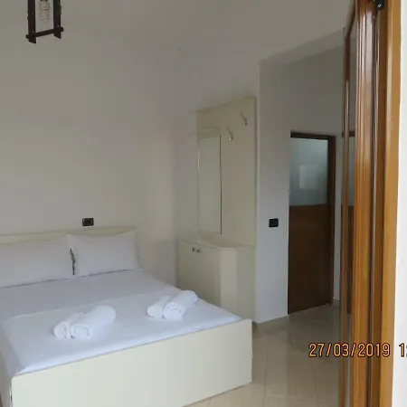 Besnike Hoxha Apartments アパート *